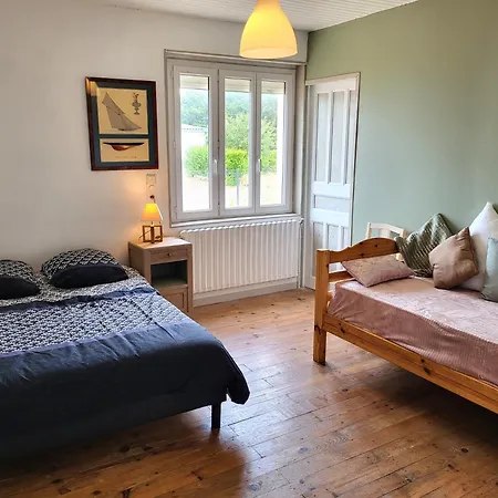 Vakantiehuis Maison De Bord De Mer, Les Fleurs Créances